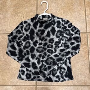 Olivia Rae Black and Gray Fitted Blouse